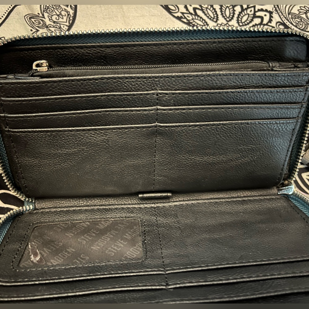 Steve Madden Wallet - Picture 4 of 4